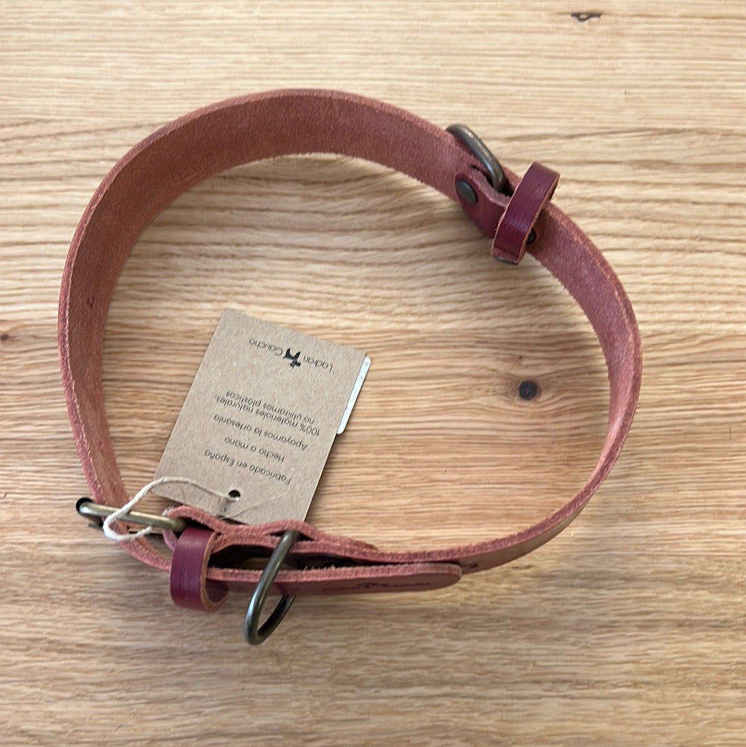 Halsband mit Hunde-Stanzung aus Kirschleder